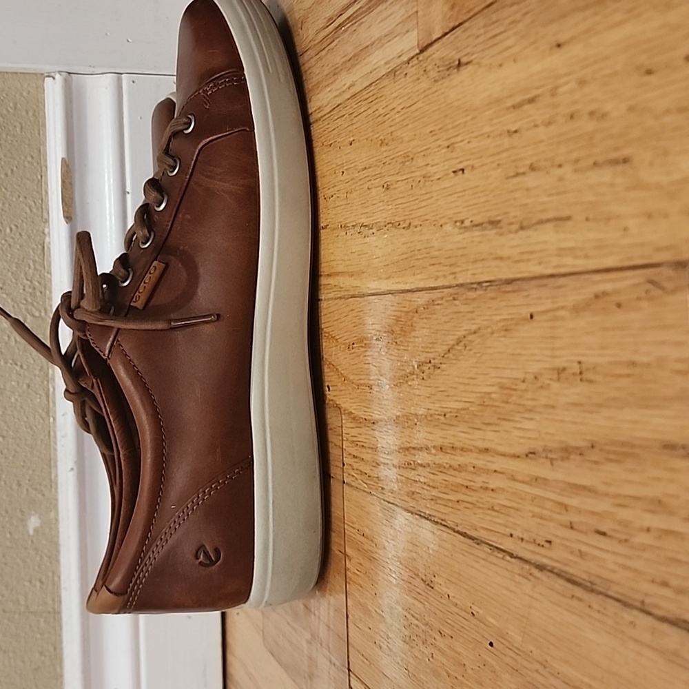Ecco Brown Leather Sneakers with Minimalist Design